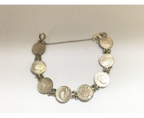 A silver coin chain bracelet. 15.52g.- NO RESERVE