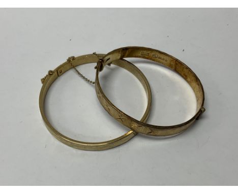 A sterling silver gilt bangle together with a rolled gold bangle. (B) NO RESERVE