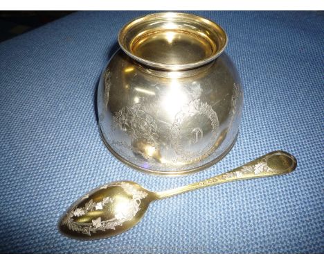 An elegant Silver Porringer having engraved decoration with trailing ivy and stylised flowers, 130 grams., 4 5/8''  diameter 