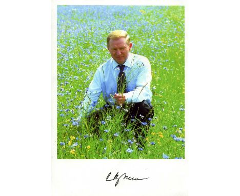 KUCHMA LEONID: (1938- ) Ukrainian politician who served as the second President of Ukraine 1994-2005. Signed colour 5 x 7 pho