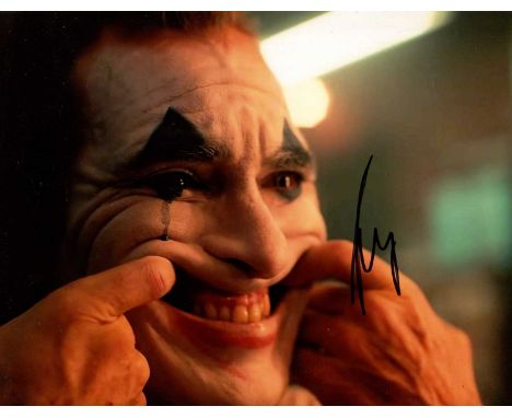 PHOENIX JOAQUIN: (1974- ) American Actor, Academy Award winner. Signed colour 10 x 8 photograph of Phoenix in a close-up port