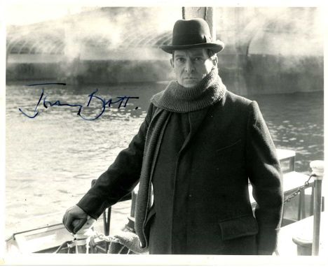 BRETT JEREMY: (1933-1995) English actor, famous for his portrayal of the fictional detective Sherlock Holmes. A good signed 1