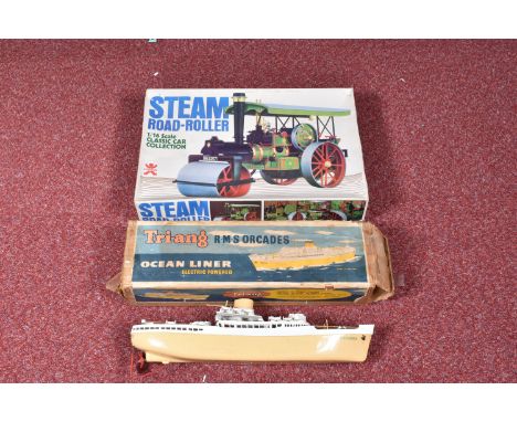 A BOXED BANDAI STEAM ROAD-ROLLER 1/16 SCALE SELF BUILD MODEL,  part built but includes instructions and many parts still atta