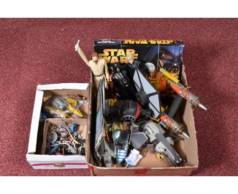 A QUANTITY OF BOXED AND UNBOXED MODERN STAR WARS FIGURES, VEHICLES AND GAMES ETC., to include unboxed Hasbro Black Series Spe