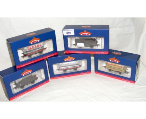 Five boxed Bachmann goods wagons