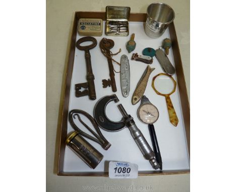 A quantity of miscellanea including three small penknives, one in the shape of a fish, small pair of nail clippers, spinning 