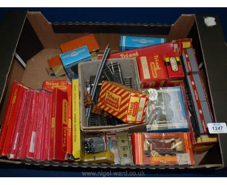 A quantity of 00 gauge railway track and stock including Hornby Freight-liner wagon, a ventilated van, a "Tri-ang" circuit co