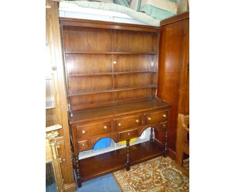 A good contemporary Oak pot-board Welsh Dresser with a plate rack, the base with pot board, three drawers and three trinket/s