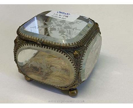 A yellow metal framed glass jewellery box/casket having bevelled panels engraved with depictiions of stylised flowers and sta