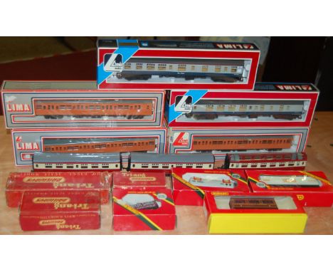 A collection of mixed boxed and loose 00 gauge railways to include Lima, Hornby and others