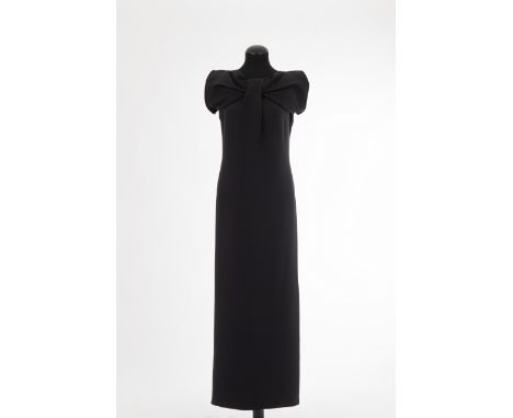 AbendkleidJil Sander, Hamburg Seidencrepe, schwarz, Oberteil mit großer Schleife am Ausschnitt. Gr. 38 (deutsch). Hannelore E