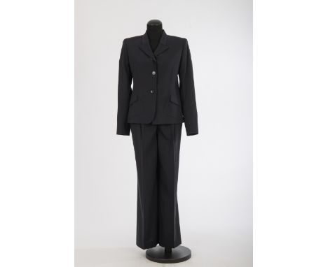 HosenanzugJil Sander, Hamburg Schurwolle mit Elasthan, dunkelblau, Hose mit weitem Bein, Jacke einreihig geknöpft. Gr. 38.
