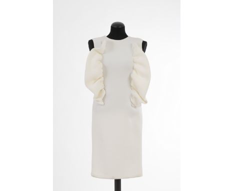 KleidJil Sander, Hamburg Kunstfaser mit Elasthan, weiss, ärmellos, Vorderteil mit Rüschen. Gr. 36.