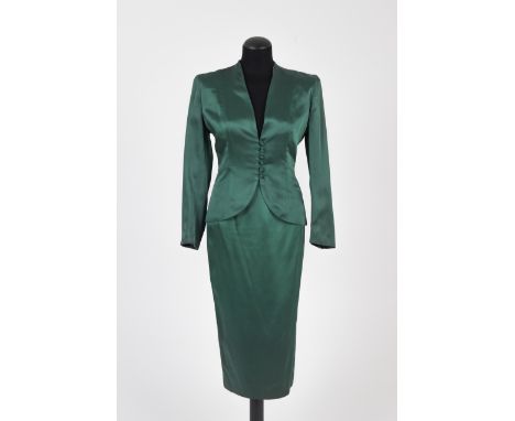 Vintage KostümSweetheart, München Seidensatin, smaragdgrün, tailliert, Stoffbezogene Knöpfe.