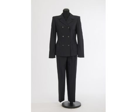 HosenanzugJil Sander, Hamburg Schurwolle mit Lycra, schwarz, Blazer doppelreihig geknöpft. Gr. 38.
