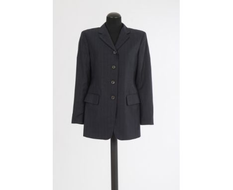 BlazerJil Sander, Hamburg Schurwolle, dunkelblau mit Nadelstreifen, einreihig geknöpft, kurze Revers. Gr. 38.