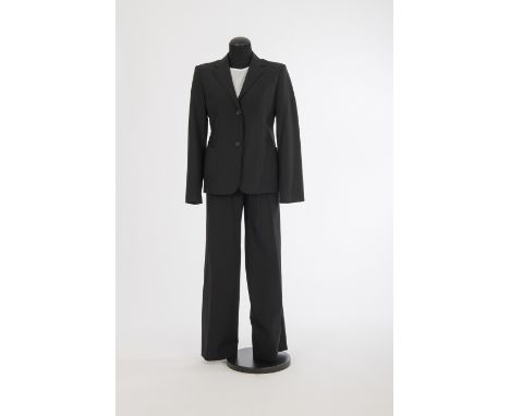 Hosenanzug und BluseJil Sander, Hamburg Schurwolle, schwarz, Seidenfutter bzw. Bluse transparent, weiß. Gr. 38. Zustand: Blus