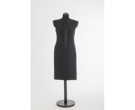 CocktailkleidJil Sander, Hamburg Seide, schwarz, mit Seidenfutter, ärmellos. Gr. 38.