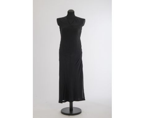 AbendkleidJil Sander, Hamburg Seide, schwarz, gefüttert, ärmellos, kleiner V-Auschnitt. Gr. 38.