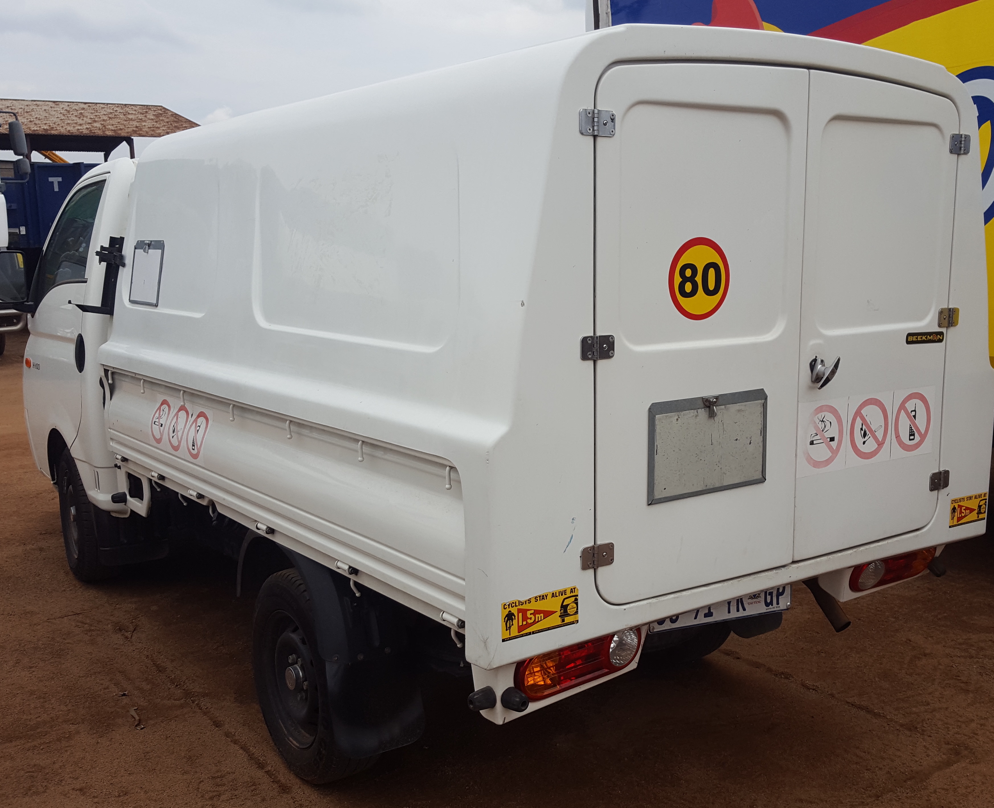 2013 HYUNDAI H100 D/SIDE WITH CANOPY - (CS91YRGP)