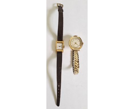 Lady's 18K gold wristwatch with rectangular dial, side button and 750 mark to reverse, leather strap and a lady's gold-colour