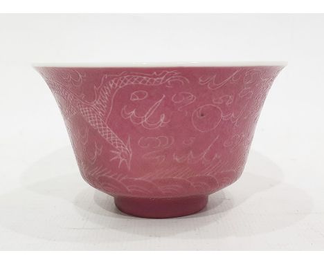 Chinese porcelain tea bowl&nbsp;with slightly everted rim, pink glaze and incised decoration of dragons, seal mark to base, 9