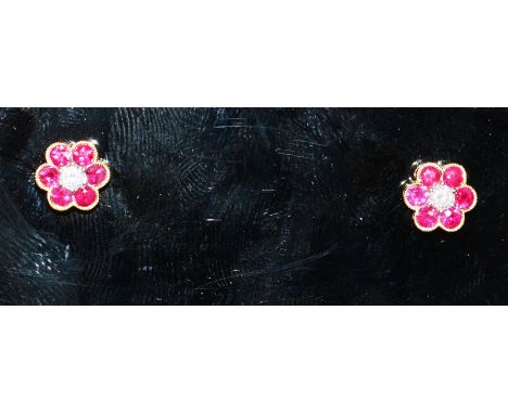 A GOOD PAIR OF 18ct YELLOW GOLD, RUBY AND DIAMOND FLOWER HEAD EARRINGS.