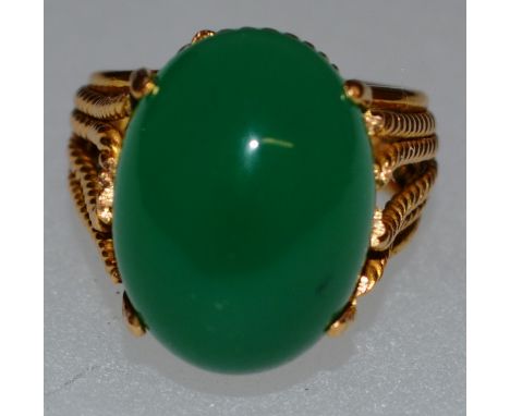 A GOOD GOLD AND JADE RING.