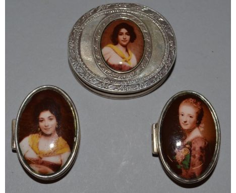 THREE SILVER AND ENAMEL OVAL PILL BOXES.