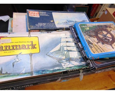 ASSORTED MODEL SHIP KITS & ACCESSORIES comprising a Heller 1/100 scale 'Le Soleil Royal', boxed; Billing 'Toulonnaise', boxed