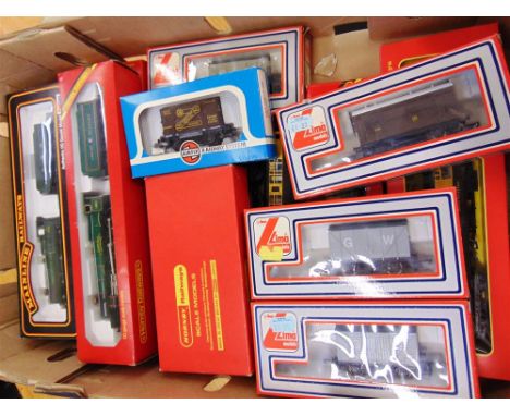 [OO GAUGE]. A G.W.R. COLLECTION comprising Hornby No.R759, G.W.R. Hall Class 4-6-0 tender locomotive 'Albert Hall', 4983, lin