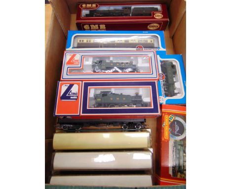 [OO GAUGE]. A G.W.R. COLLECTION comprising Airfix (G.M.R.) No.54124, G.W.R. Castle Class 4-6-0 tender locomotive 'Caerphilly 