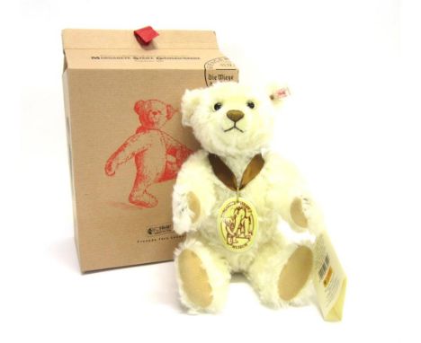 A STEIFF COLLECTOR'S TEDDY BEAR 'MARGARETE STEIFF MUSEUM BEAR' 2000, limited edition no.1807, 29.5cm high, boxed.