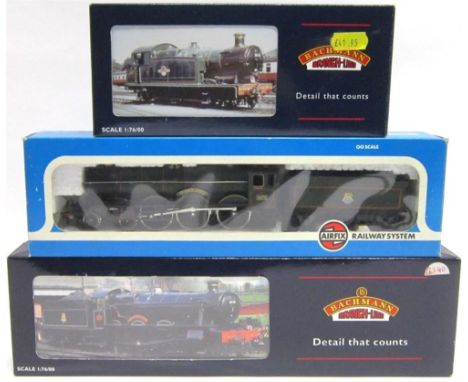 [OO GAUGE]. THREE B.R. LOCOMOTIVES comprising Bachmann No.31778, B.R. Hall Class 4-6-0 tender locomotive 'Wraysbury Hall', 69