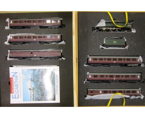 [OO GAUGE]. A BACHMANN TRAIN SET, 'THE ELIZABETHAN' limited edition 844/1000, comprising B.R. Class A3 4-6-2 tender locomotiv