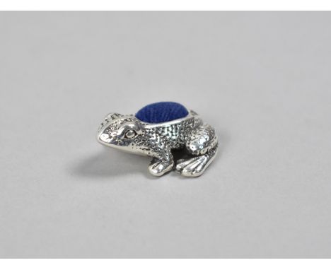 A Miniature Sterling Silver Pin Cushion Modelled as a Frog, 3x1cm high 