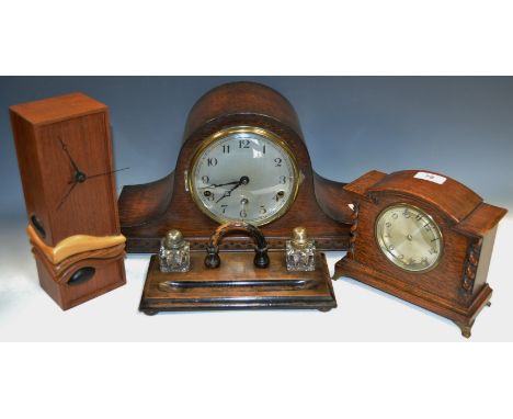 Clocks - an early 20th century Napoleon mantel clock; an early 20th century oak mantel clock, barley twist pilasters; a Victo