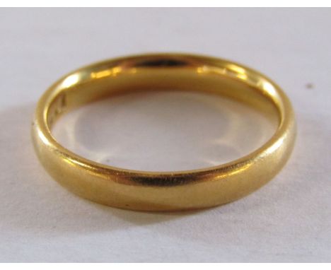 22ct gold band - ring size P - Total weight 4.2g