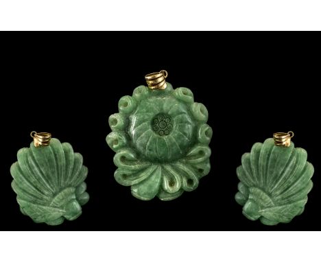 14ct Gold Mounted Green Jade Amulet / Pendant of Pleasing Proportions / Design. Marked 14ct. Excellent Condition In All Aspec