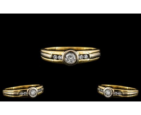 18ct Yellow Gold - Attractive Diamond Set Ring. The Central Diamonds Flanked by 2 Diamonds to Either Side, The Diamonds of Go