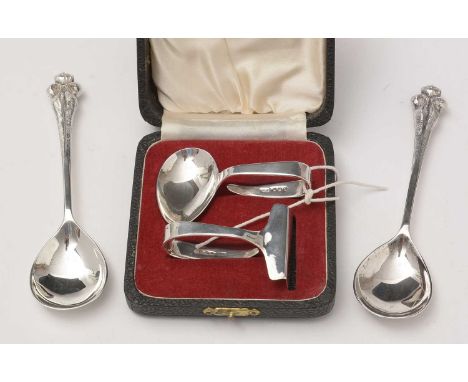 Two silver spoons, by Garrard &amp; Co Ltd, London, 1968, with Prince of Wales feathers for the terminals, 2.9ozs gross; toge