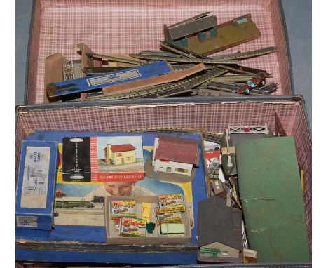 A selection of Hornby and other model railway items, including: Hornby Dublo electric train set, in box (damages); Hornby Dub