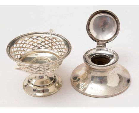 An Edwardian silver pedestal bon bon dish, by John Collard Vickery, Chester, 1904, 1.5ozs, and a silver capstan inkwell, by J