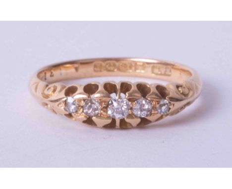 An antique 18ct diamond 'boat' five stone ring, size M.