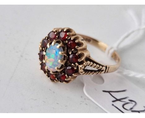 A vintage 9ct opal &amp; garnet ring size R 3g inc