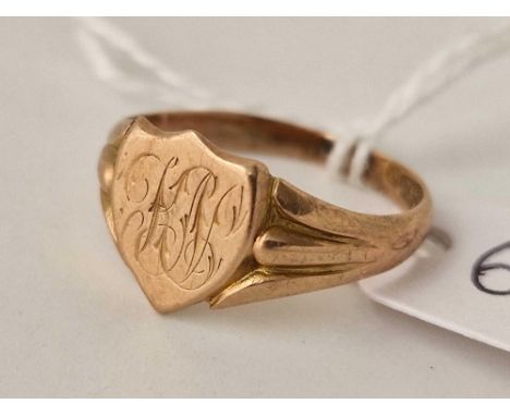 A shield shaped signet ring 9ct size O 1.5 g