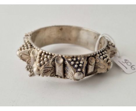 A heavy gauge YEMINI silver bangle 75 g