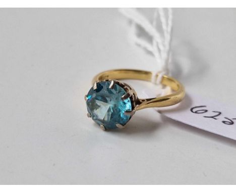 A blue zircon ring, 18ct, size J, 3.6 g