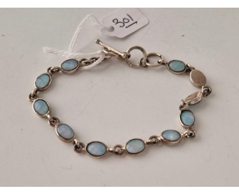 A silver opal bracelet 9.8g