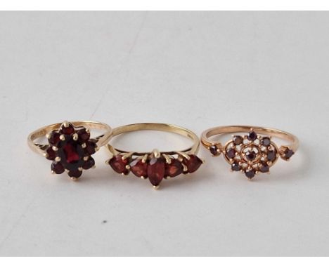 3 x vintage garnetn9ct rings 6.8g